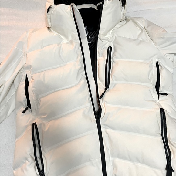 White padded superdry coat. Worn once basically brand new - Picture 3 of 4